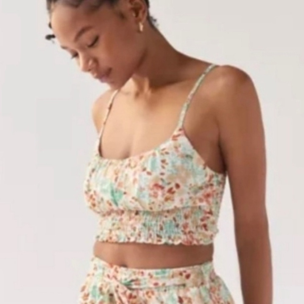 BNWT Kiss The Sky Cropped Top size large